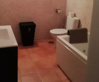 Foto del baño con bañera de hidromasaje de la La Casona de Valenzuela