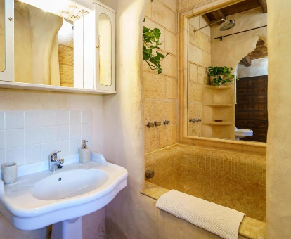 Foto del baño con bañera de hidromasaje de La Finca Bella