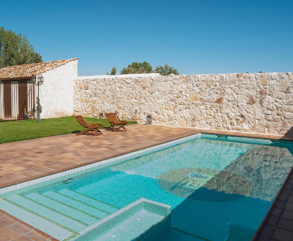 Foto de la piscina que se encuentra en la casa La Fuente del Pinar