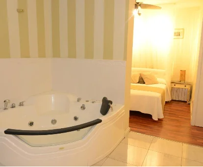 Foto de la habitación con jacuzzi privado de la casa rural La Nueva Mansión