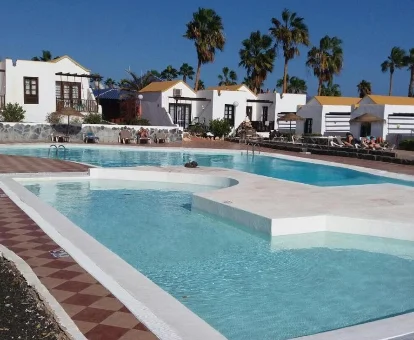 Foto de la piscina compartida de Las Casas De Aron - El Barco de Montecastillo