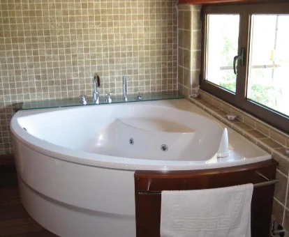 Foto de la bañera de hidromasaje que se encuentra en Las Casitas de Valles 
