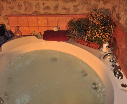 Foto de la bañera de hidromasaje que se encuentra en la casa Las Moradas Del Temple