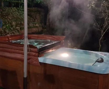 Foto del jacuzzi exterior de la casa rural Les Casetes del Congost Vilatge Resort Barcelona