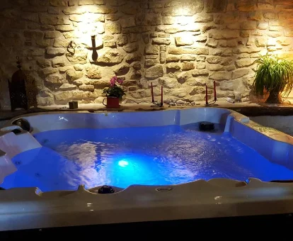 Foto del jacuzzi para 4 personas que se encuentra en la casa rural Les Cavallerisses 
