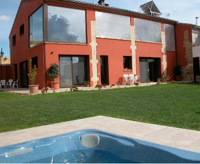 Foto del jacuzzi exterior de la casa Los Chicos de Lastanosa Hotel y Restaurante 
