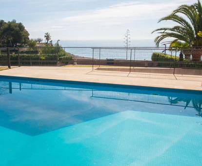 Foto de la piscina con vistas al mar del Luxury Beachfront Villa in Tarragona
