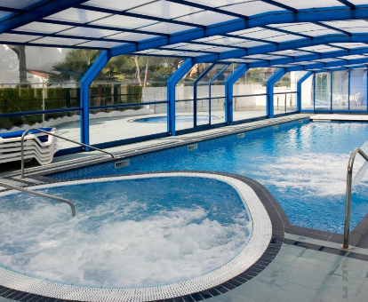 Foto de la piscina cubierta con jacuzzi del aparthotel Masd Mediterraneo Hotel Apartamentos Spa
