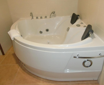 Foto de la bañera de hidromasaje que se encuentra en O Lar da Avoa