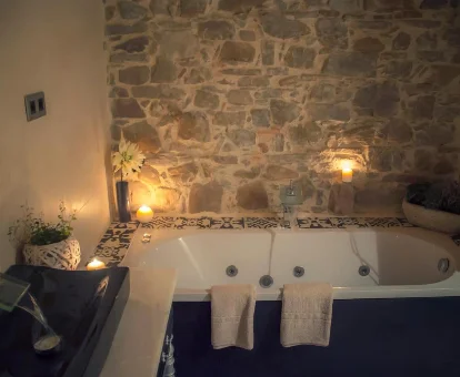 Foto de la bañera de hidromasaje que se encuentra en la casa Palacio Horkasitas 
