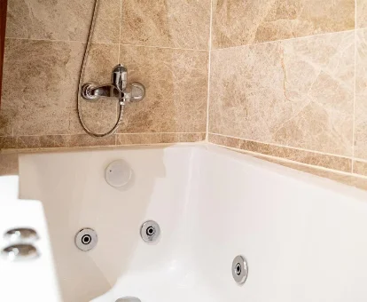 Foto de la bañera de hidromasaje de la casa Plaza Mayor 18-19