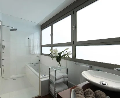 Foto de la bañera de hidromasaje que se encuentra en la casa Salamanca Premium