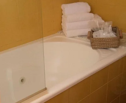 Foto de la bañera de hidromasaje de la casa Turismo Rural O Xastre de Anos 
