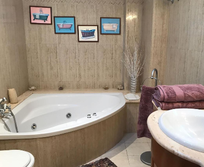 Foto de la bañera de hidromasaje que se encuentra en la Villa Descanso en el mar