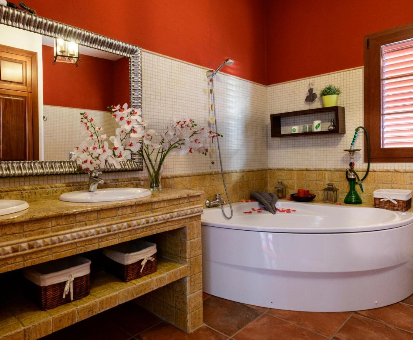 Foto de la romántica bañera de hidroamsaje de la Villa El Mojón