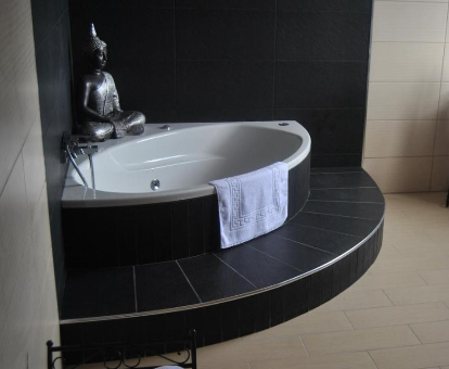Foto de la bañera de hidromasaje que se encuentra en la Villa El Valle