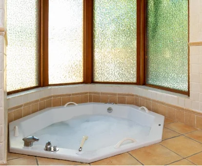 Foto del jacuzzi cubierto de la Villa La Magnifica