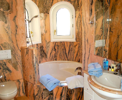 Foto de la bañera de hidromasaje que se encuentra en la Villa Luxemburg