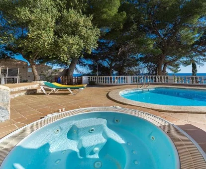 Foto del jacuzzi de exterior de la Villa Mona Si 