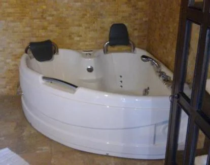 Foto de la Habitación Doble Superior de estilo rústico y con jacuzzi privado.