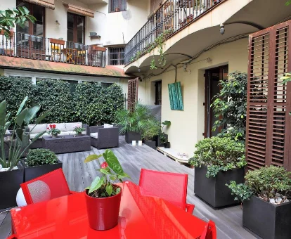 Patio amueblado del alojamiento Anba Boutique en Barcelona