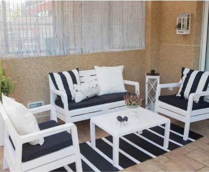 Zona de descanso exterior del apartamento exclusivo para adultos Apartamur Chic 115
