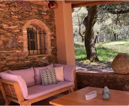 Terraza de la Casa rural Valle del Arroyo en Cortelazor, solo para adultos. 