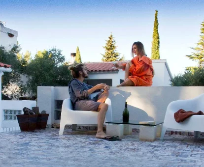 Terraza al aire libre de la casa rural para adultos Ca I' Eli diferent experience, Montroig