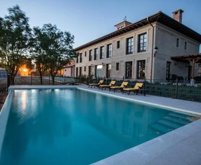 Torre de Briñas, Resort para adultos en Briñas