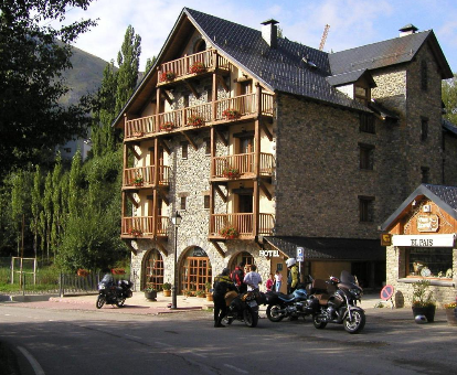 Hotel solo para adultos llamado Bocalé en Sallent de Gállego