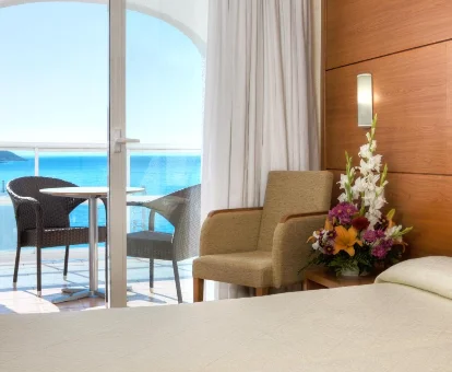 Habitación abalconada del Hotel Centro Mar en Benidorm