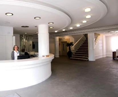 Interior del hotel para adultos Playasol en San Antonio