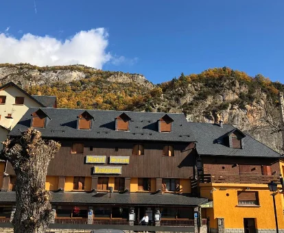 Hotel Sarao en Escarrilla