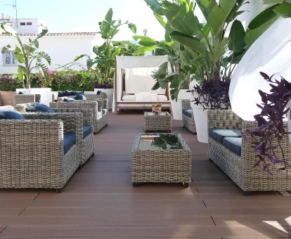 Terraza amueblada perteneciente al hotel para mayores de 18 años, Ibersol Antemare en Sitges