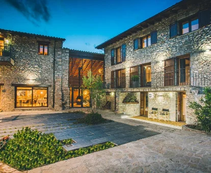 Casa rural para mayores de edad, Intrepid en Pi