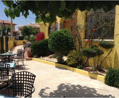 Patio del hotel La Nova Tenalla - Adults Only