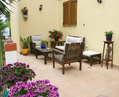 Terraza de la casa exclusiva para adultos La Promesa en Oliva