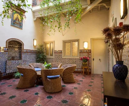 Patio del hotel Casas de Santa Cruz en Sevilla