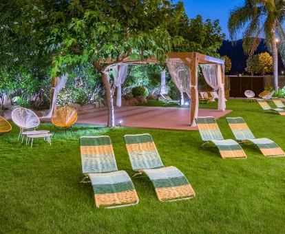 Jardín del hotel Sumus Monteplaya en Malgrat de Mar