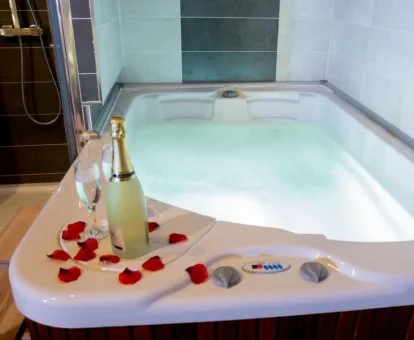Sala de estar del hospedaje para adultos Tantra Love en Lancharejo