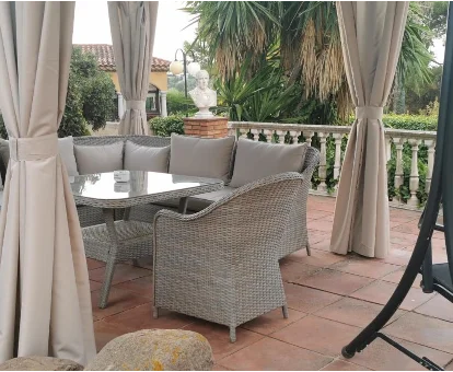 Terraza de la villa para adultos Marcia en Altafulla