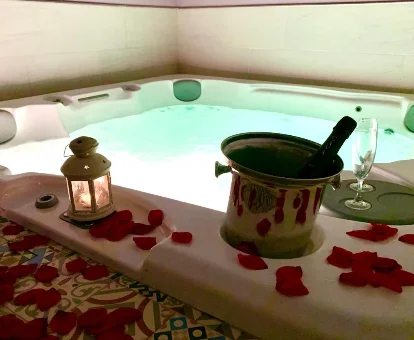 Jacuzzi de hidromasaje del Hotel con spa Adealba en Merida