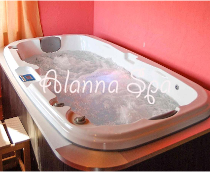 Bañera de hidromasaje ubicado en la zona spa de la Casa Rural Alanna Spa en San Bartolomé de Tormes