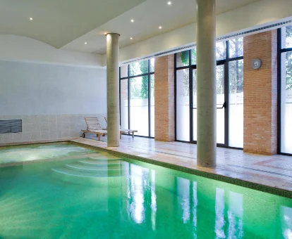 Piscina de hidromasaje del spa ubicado en el hotel Intur en  Alcazar de San Juan
