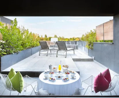 Terraza del Hotel con Spa, Alma Pamplona en Pamplona