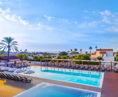 Piscina exterior del Hotel con Spa Alua Illa de Menorca en S'Algar