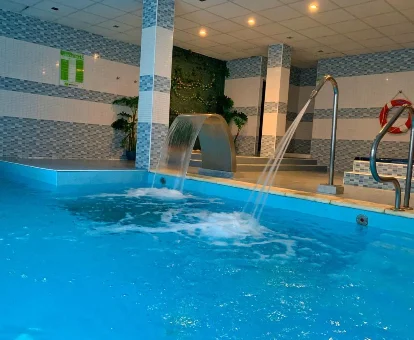 Piscina de hidromasaje del spa localizado en los apartamentos rurales Antilles Playa en Cue