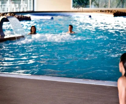 Piscina del hotel con spa Balnerario Arnoia Cadaria en Arnoia