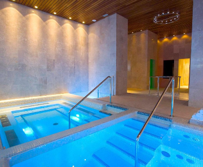 Piscina climatizada del spa ubicado en el Hotel & Spa Arzuaga en Quintanilla de Onésimo