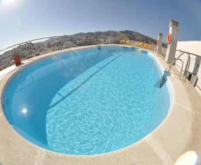 Piscina al aire libre del hotel con spa Bahía Almuñecar en Almuñécar